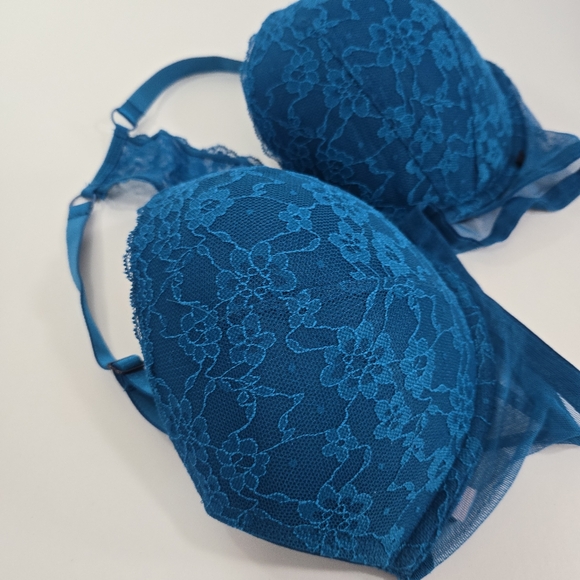 Victoria's Secret lace push--up bra - Picture 3 of 11